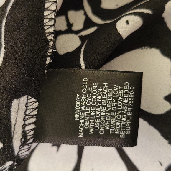 Liz Claiborne Career Black & White Faux Wrap Top in size Large - Picture 8 of 8